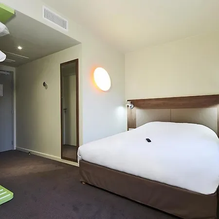 Hotel Campanile Ferrand Centre 3*